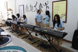 Daily Montessori Rhythm: Structure Without Pressure