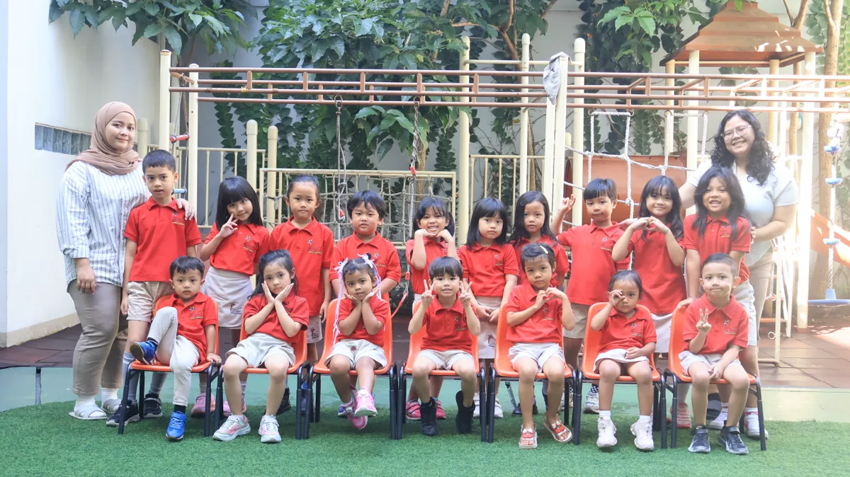 Children learning in the Pascal Montessori preschool and kindergarten program
